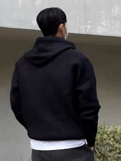 CAËL – DER STRICK-HOODIE MIT HALBZIPP FÜR MÄNNER MIT STIL