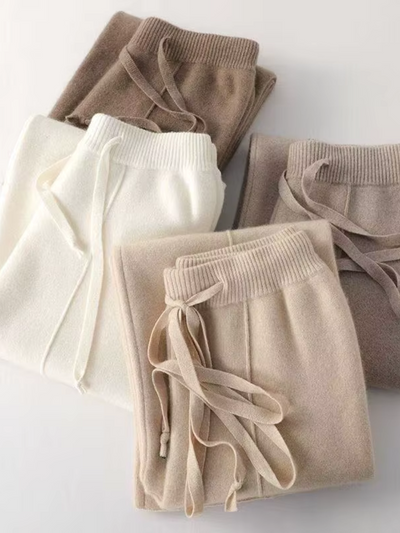 ELVINA – DIE STRICKHOSE MIT WEITEM BEIN FÜR STILVOLLE GEMÜTLICHKEIT