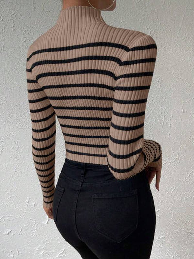 Hilda | Gestreiftes Musterpullover Mit Aufrechter Hals