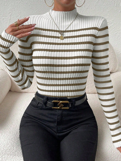 Hilda | Gestreiftes Musterpullover Mit Aufrechter Hals