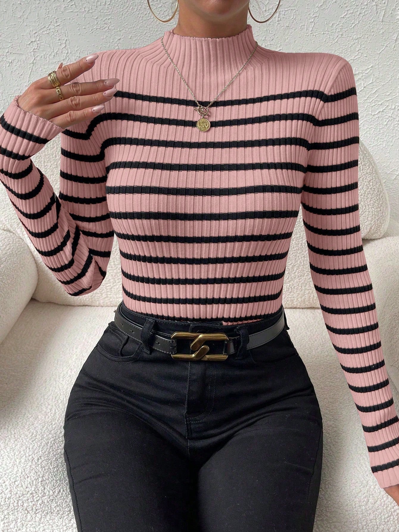 Hilda | Gestreiftes Musterpullover Mit Aufrechter Hals