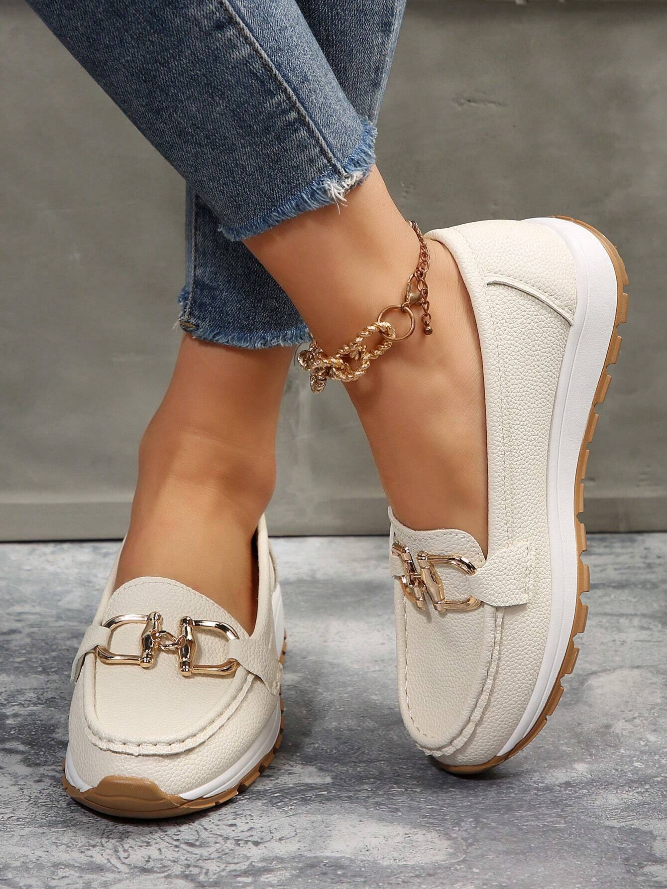 Bequeme Damen-Loafers mit elegantem Metallakzent