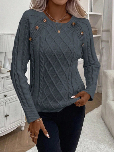 Clara – Pullover mit Knopfdetails und Zopfmuster