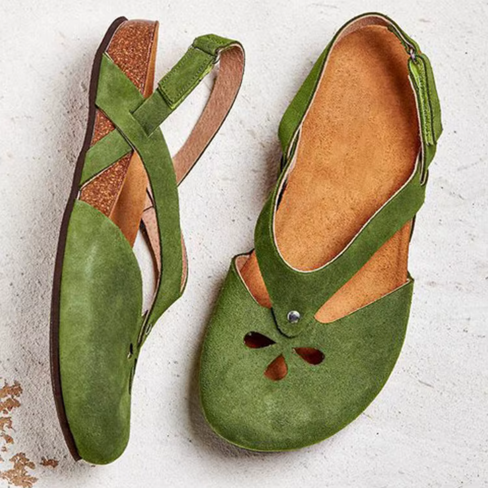 ARLÉA – DIE RETRO-SANDALE MIT CUT-OUTS & KNÖCHELRIEGEL FÜR SOMMERLICHE LEICHTIGKEIT