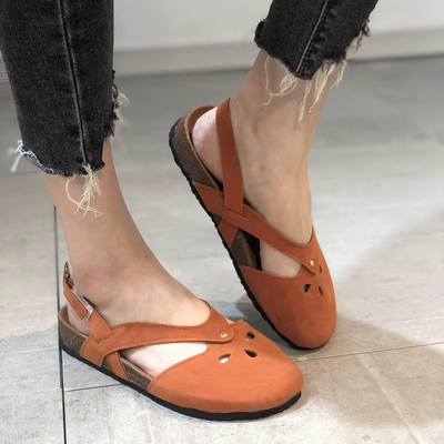 ARLÉA – DIE RETRO-SANDALE MIT CUT-OUTS & KNÖCHELRIEGEL FÜR SOMMERLICHE LEICHTIGKEIT