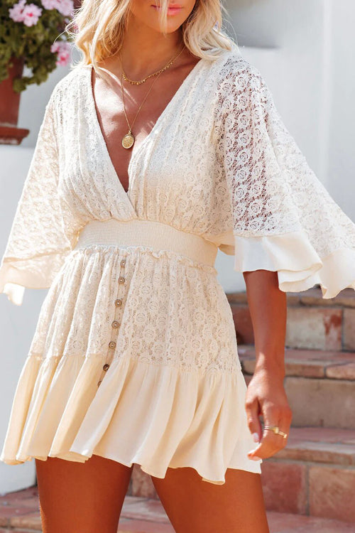 Dreamy Nights - Minikleid mit V-Ausschnitt und Spitze