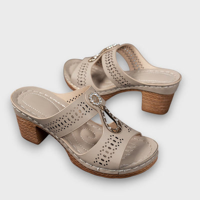 Elvanna – Elegante Sommerschuhe mit Schmuckdetail
