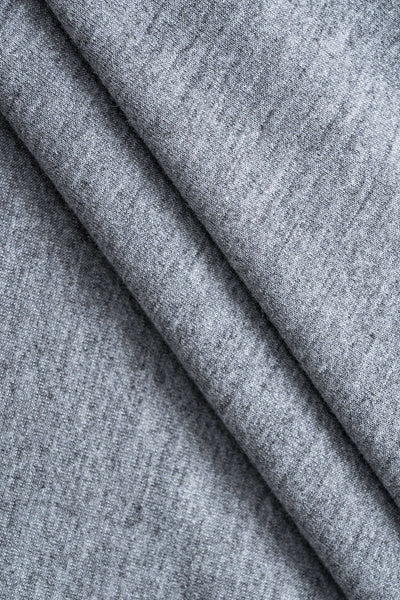 Lilli | Trendiges Zweiteiler-Set mit One-Shoulder-Sweatshirt & Minirock