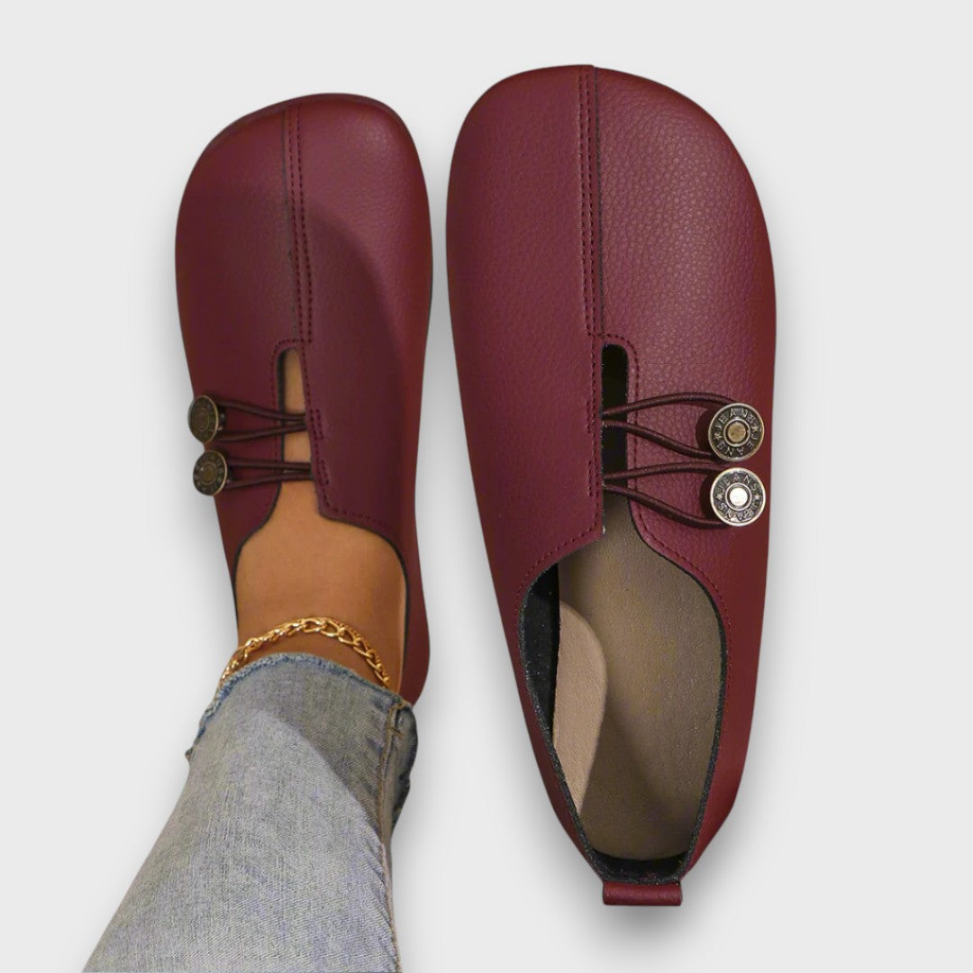 Elvire – Klassische Wildleder-Mokassins mit Knopfdetail