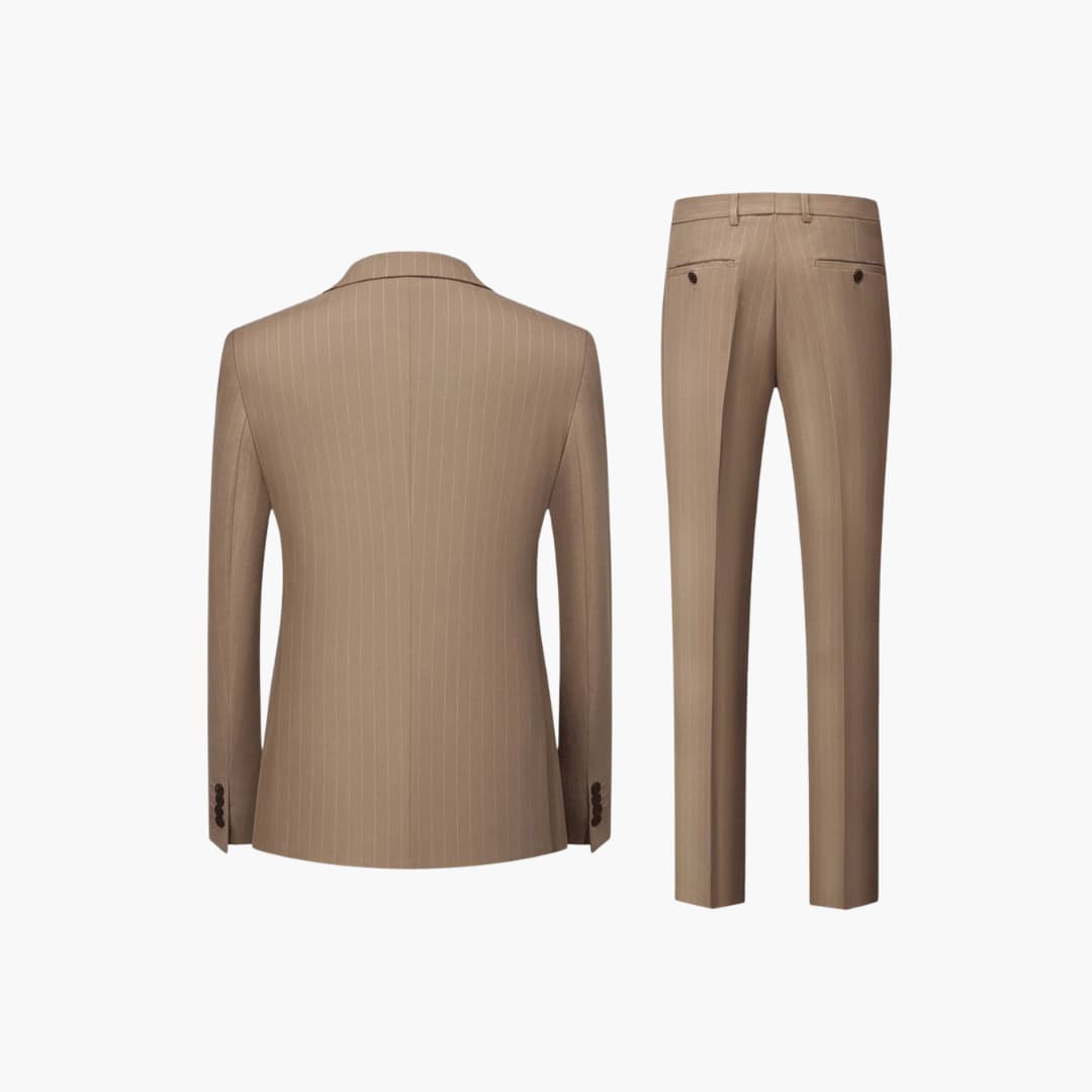 Herrenanzug zweiteilig mit Nadelstreifen und Reverskragen