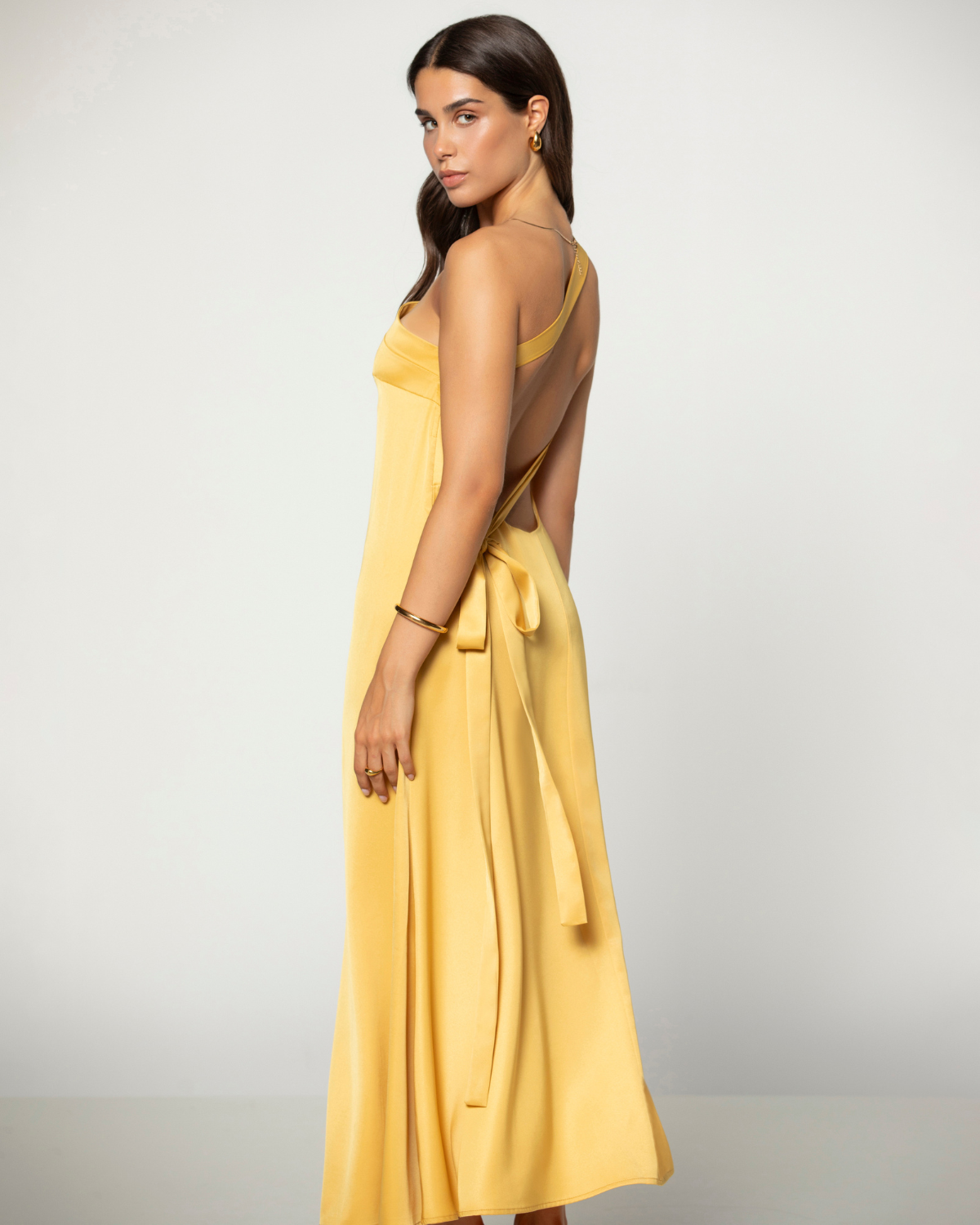 Kiara | Asymmetrisches One-Shoulder Satin-Midikleid