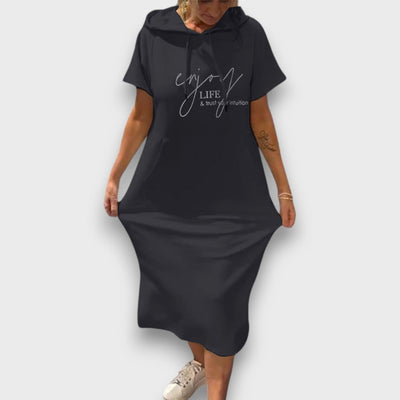Yareni – Hoodie-Kleid mit urbanem Flair