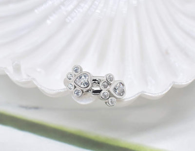 YUNA – Elegante Pfoten-Huggie-Creolen mit funkelnden Zirkonias für stilvolle Akzente