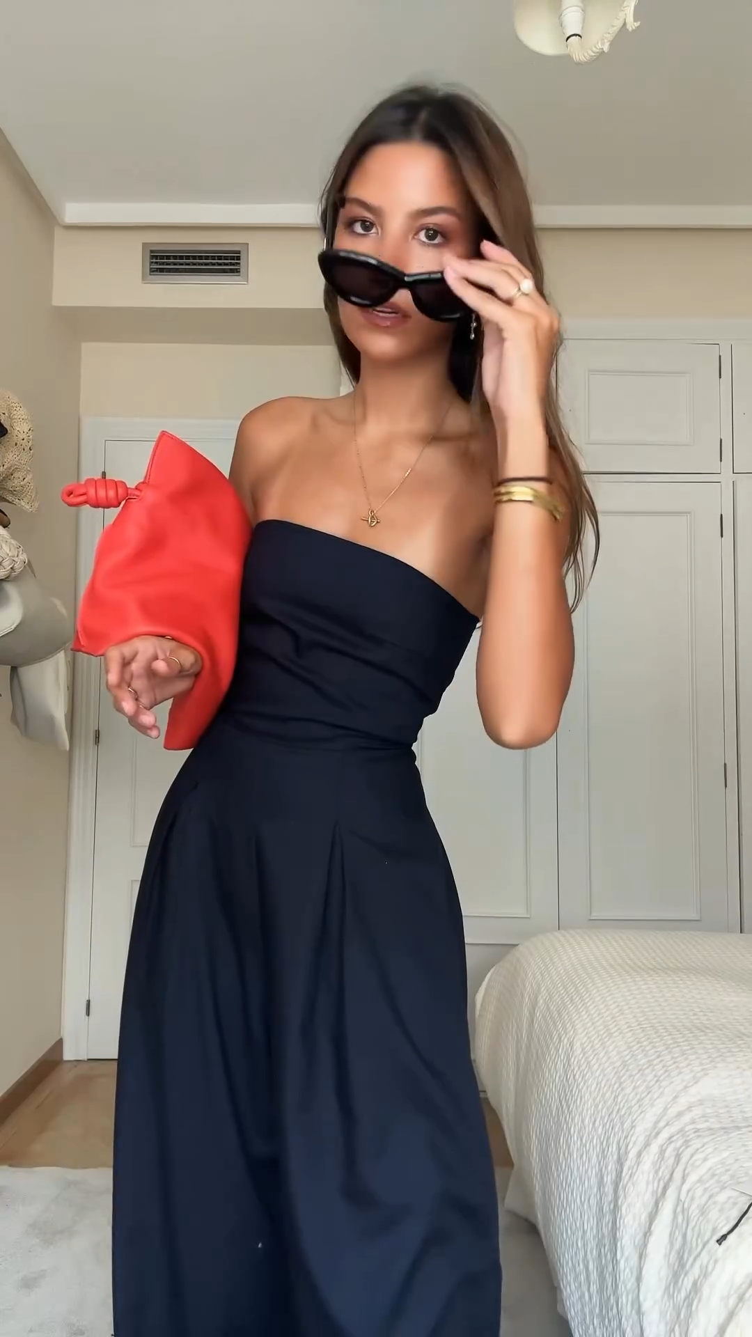 Fließender trägerloser Einteiler für Damen - elegante leichte Sommerkleidung