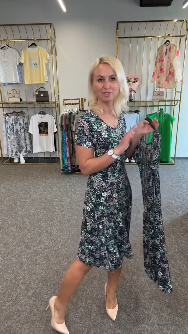 Ainsley – Modisches Kleid Mit Rund Halsausschnitt Und Drucken