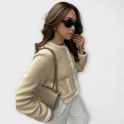 Klassische Strickjacke mit Ziertaschen