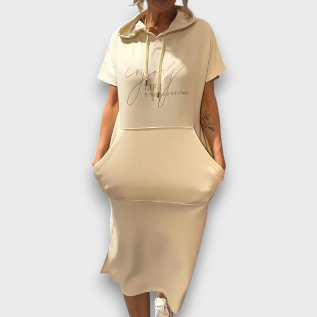Yareni – Hoodie-Kleid mit urbanem Flair
