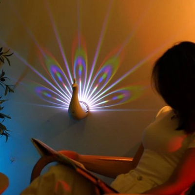 PeacockGlow LED-Projektionlampe – Dekorative Lampe mit Fernbedienung und Farbeffekten