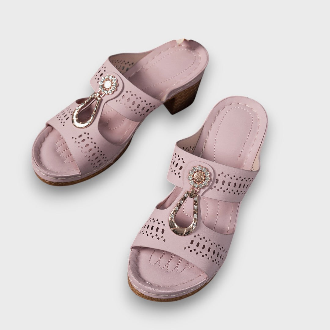 Elvanna – Elegante Sommerschuhe mit Schmuckdetail