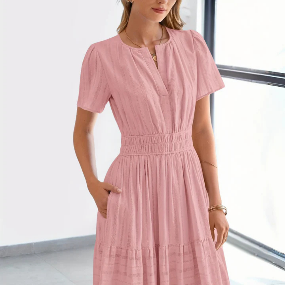 LYA – DIE SOMMERROBE FÜR EINE ROMANTISCHE UND SCHWUNGVOLLE SILHOUETTE