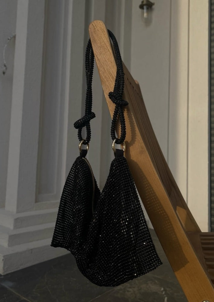 Laura | Klassische Schultertasche in Schwarz