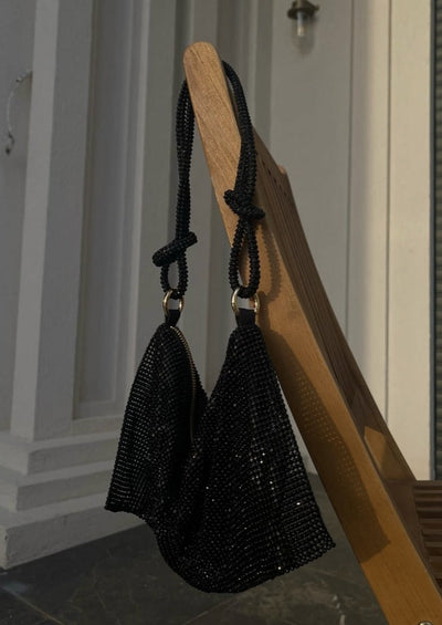 Laura | Klassische Schultertasche in Schwarz