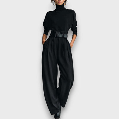 Nivara – Schwarzes Set mit Stehkragen und weitem Schnitt