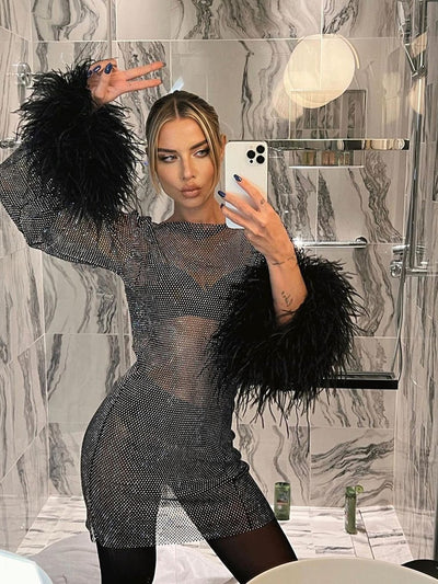 Vorn - Transparentes Kleid mit Federdetails Für den großen Auftritt geschaffen