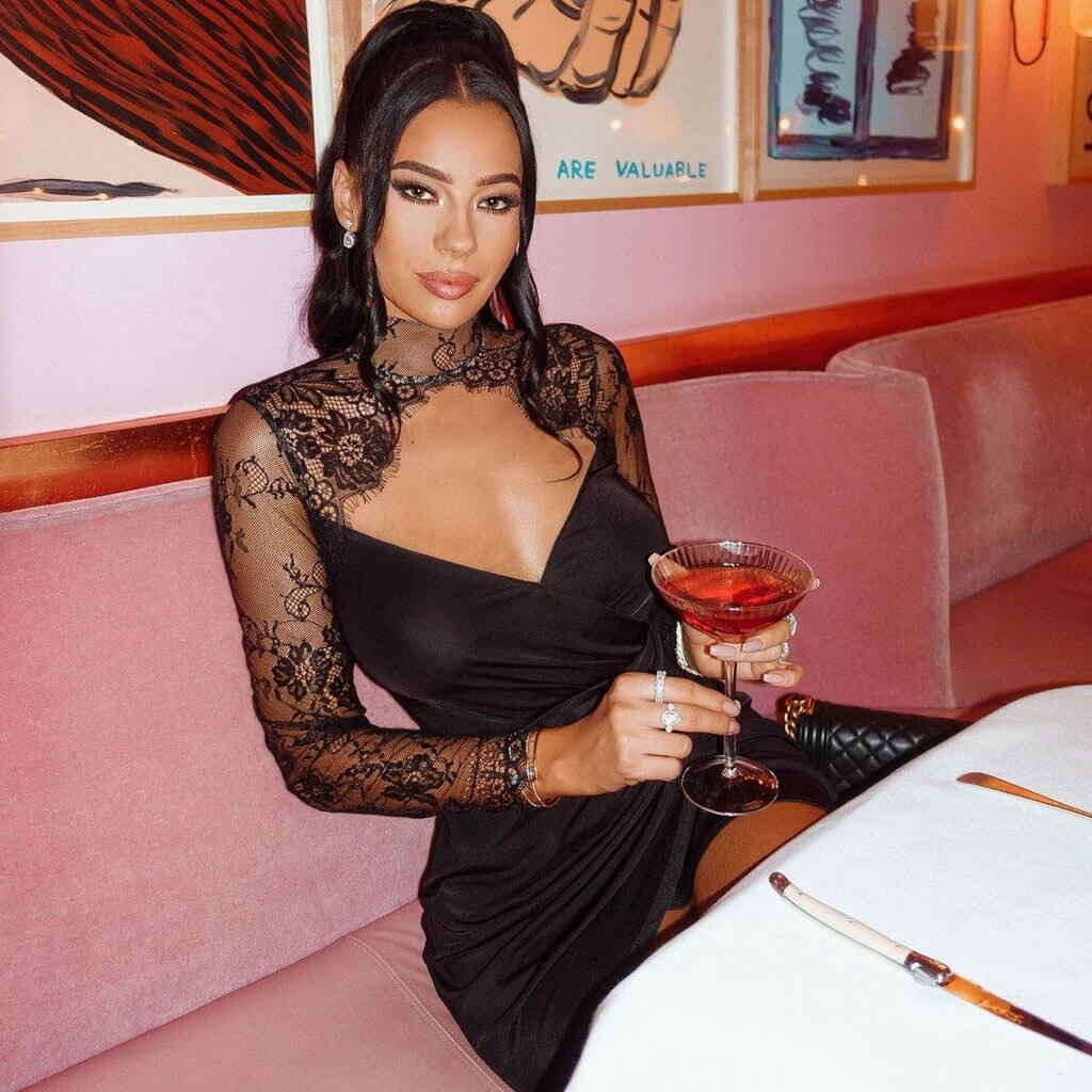 Andrea | Zeitloses Minikleid mit Spitzendetails