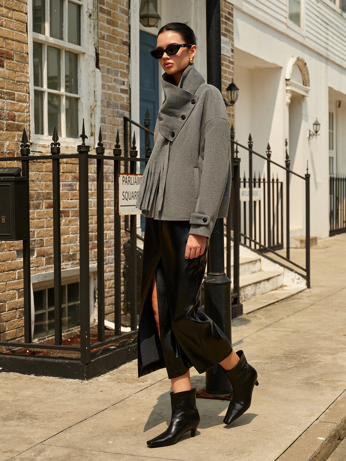 Elin |  Wollmantel mit doppelter Knopfreihe und Quasten