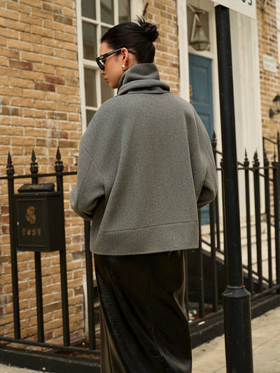 Elin |  Wollmantel mit doppelter Knopfreihe und Quasten