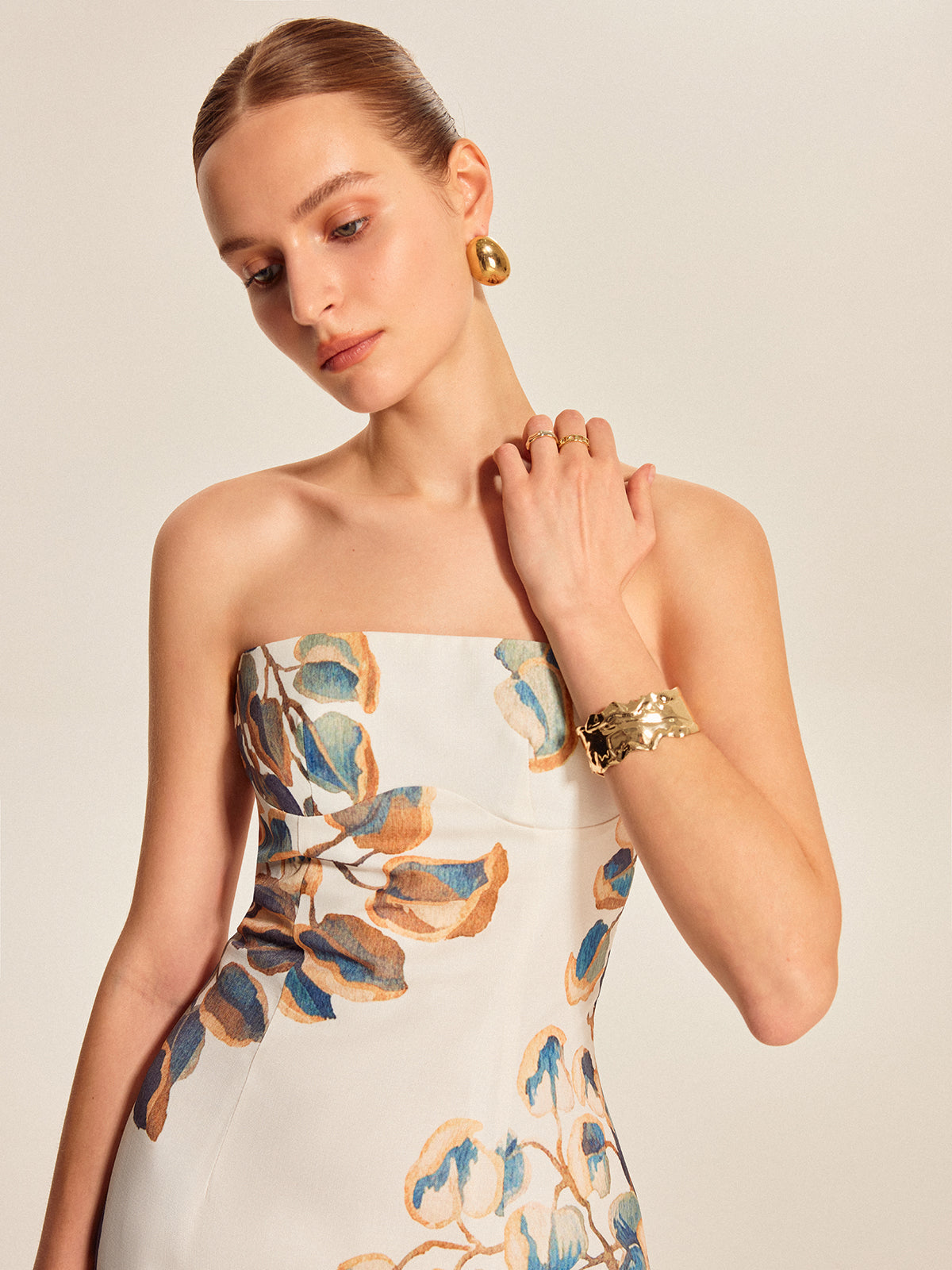 Schulterfreies Maxikleid mit Blumenmuster – Elegantes Sommerkleid