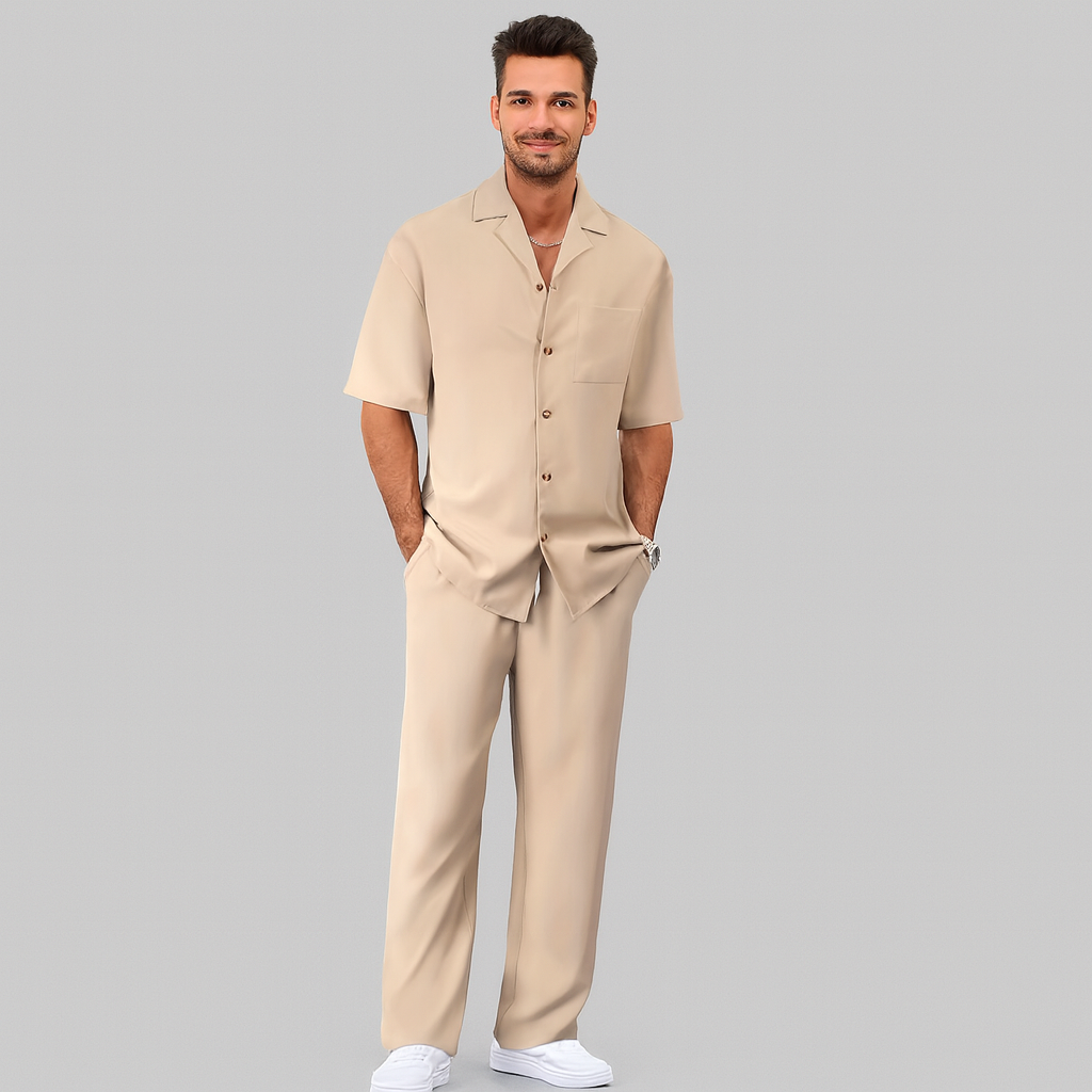 Herren-Trainingsanzug mit Streifenmuster und kurzen Ärmeln – Oberteil mit Knopfkragen und Hose mit elastischem Bund