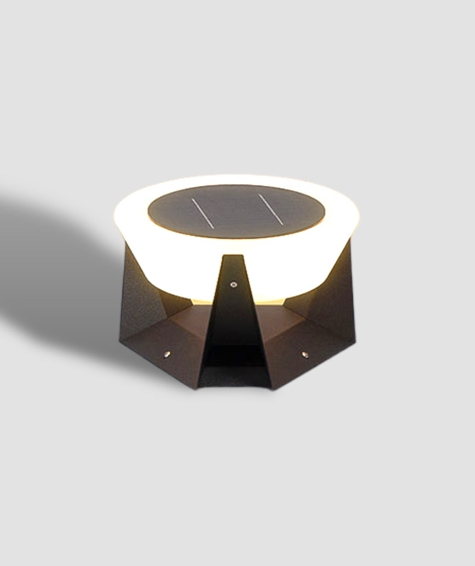 Solarbetriebene LED-Außenlampe mit geometrischem Design