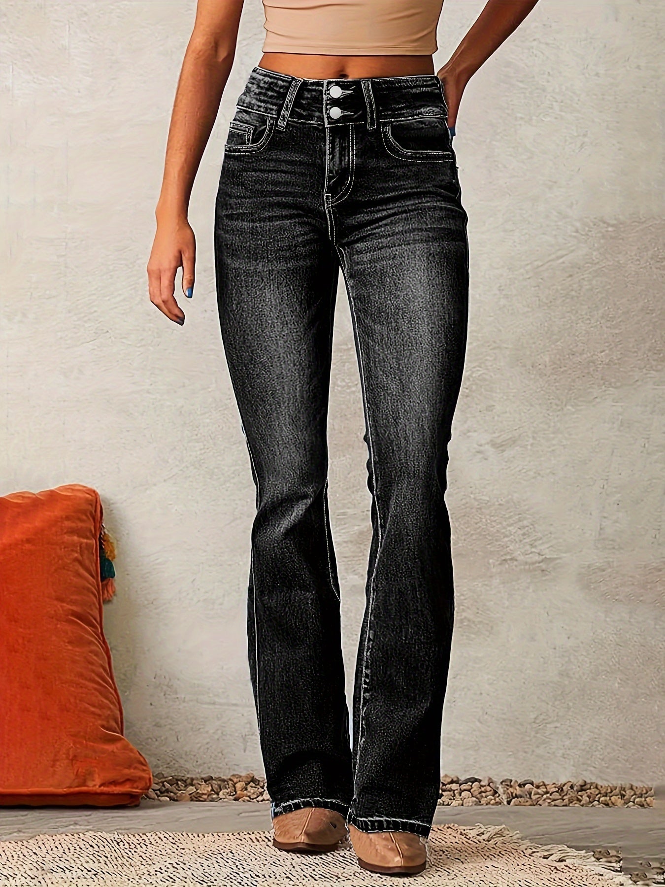 Hoch taillierte Flared Jeans mit Retro-Charme
