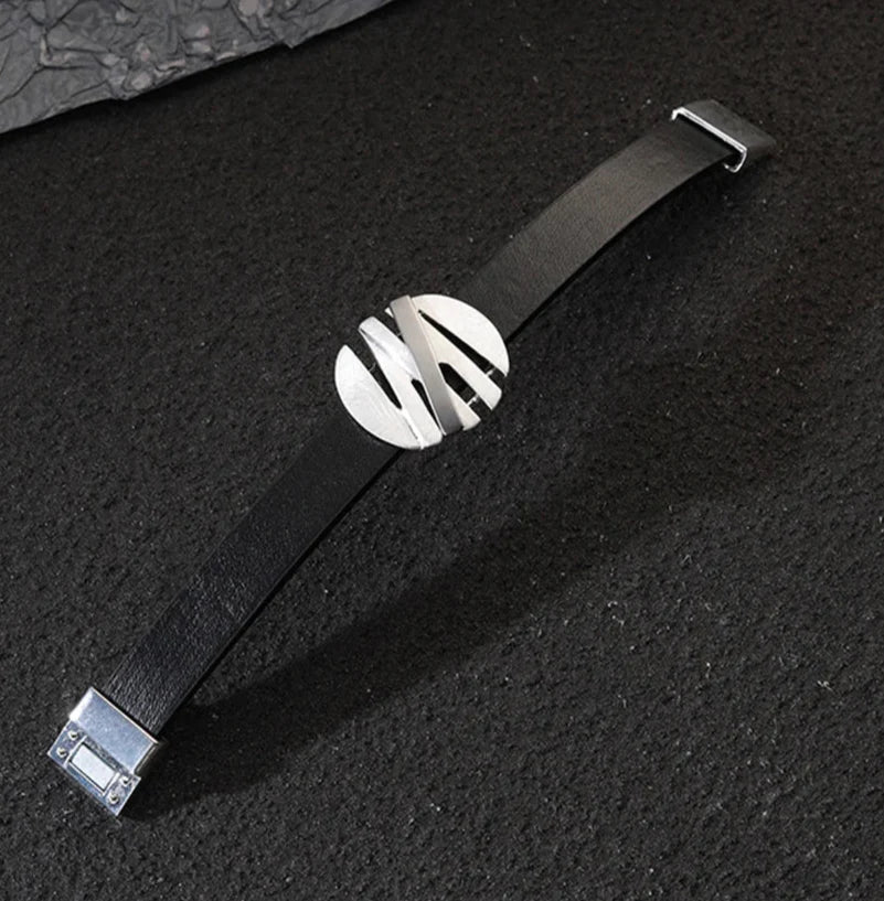 Modisches Damen Armband mit Magnetverschluss aus Leder und Metall