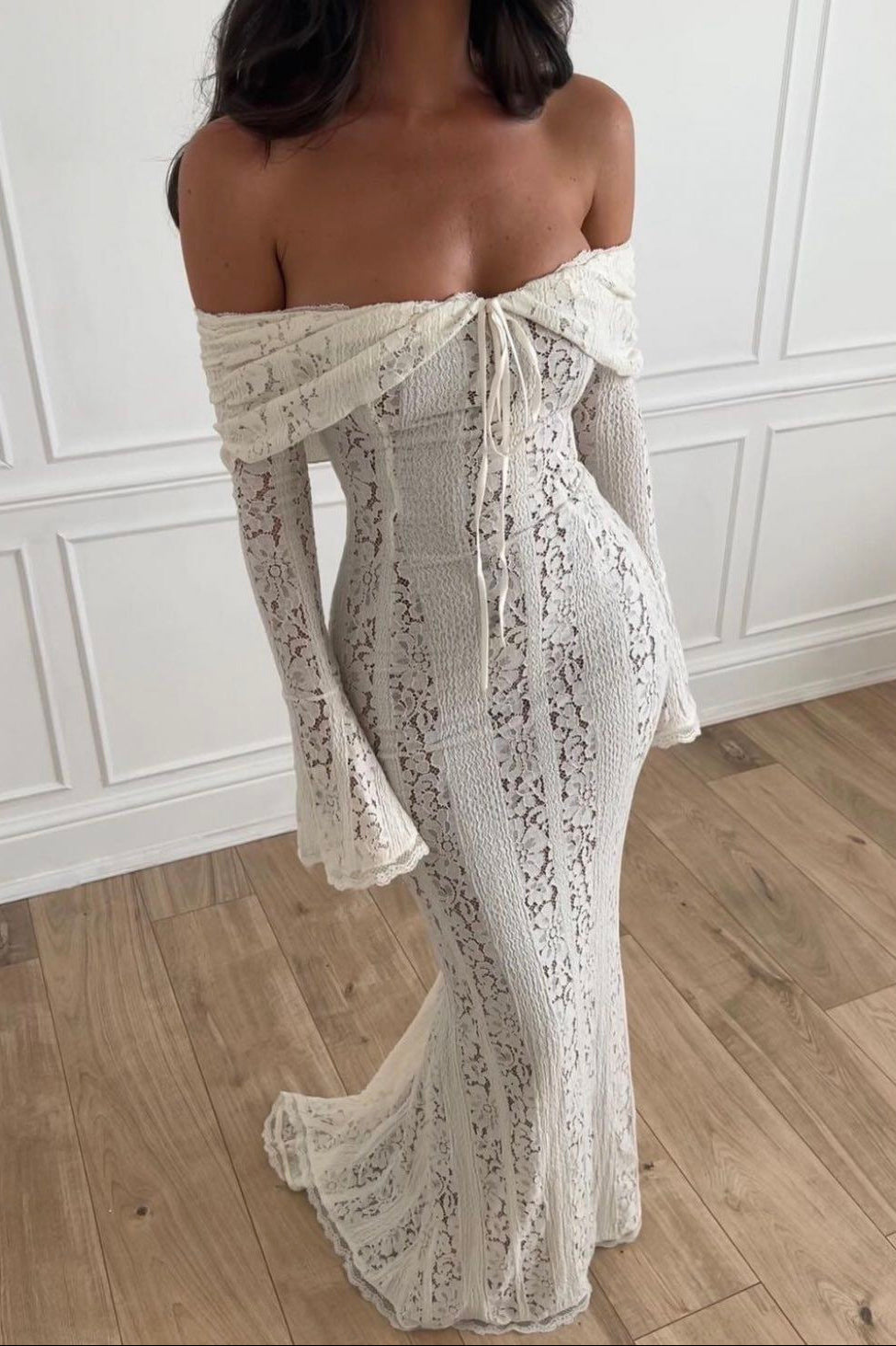 Yara | Schulterfreies Spitze Maxikleid