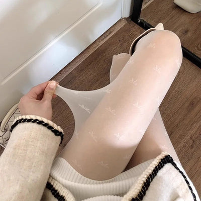 Leah | Modische Strumpfhosen mit Herz und Punktmuster