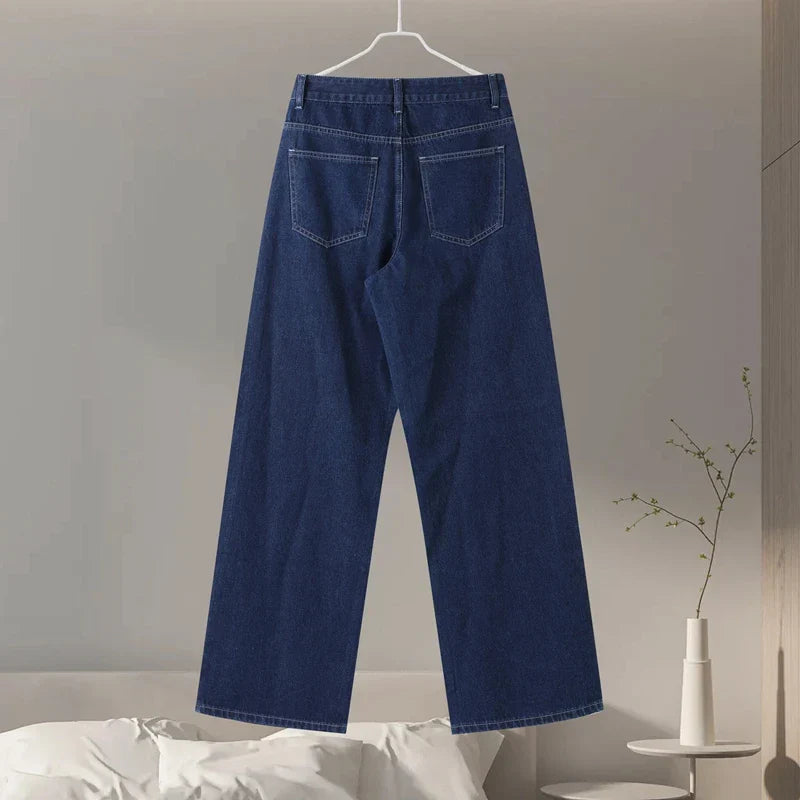 Elegante Damen Jeans-Kombination mit weitem Bein und langer Jacke