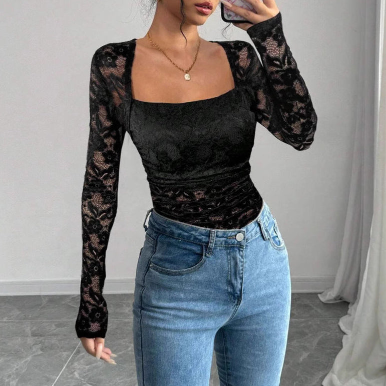 Spitzenbluse mit Blumenmuster und Plissee – Elegante Bluse mit quadratischem Ausschnitt