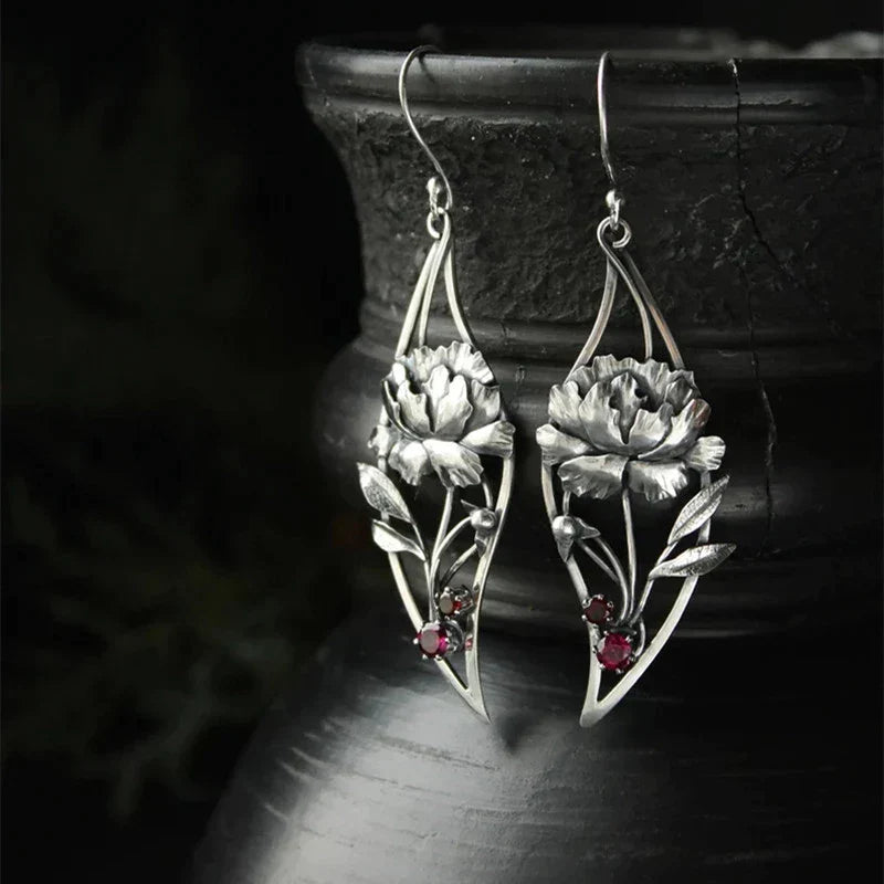 Boho Blumenohrringe mit rotem Zirkonia in Sterling Silber
