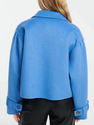 Sabine | Einfarbiger Kurzmantel aus Wolle mit zwei Knöpfen