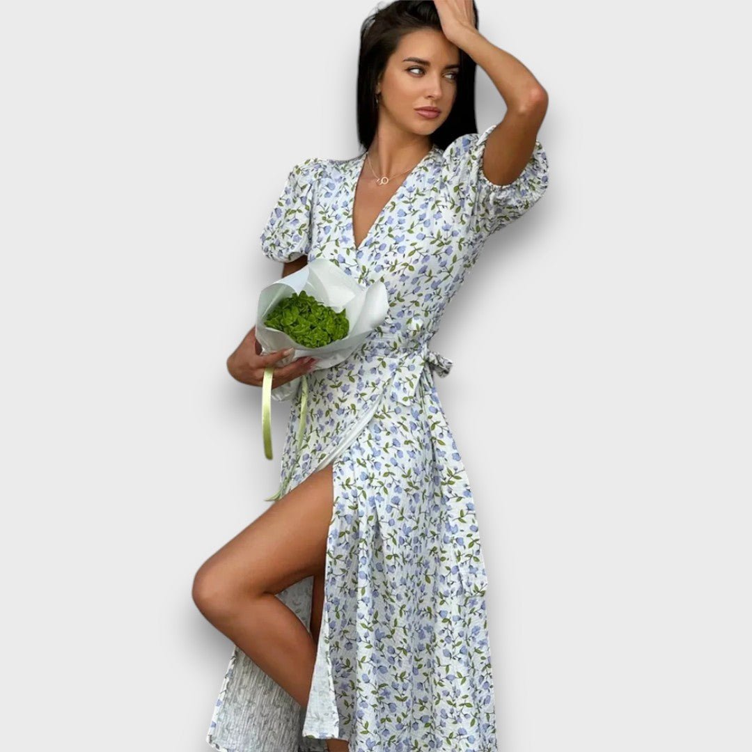 Elenya – Wickelkleid mit floraler Eleganz