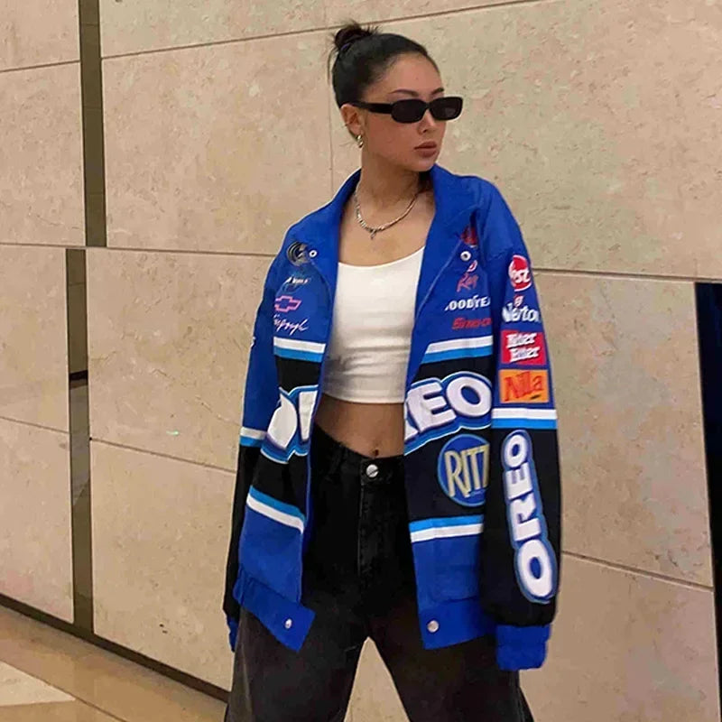 Freya | Varsity-Rennjacke mit Sponsor-Prints