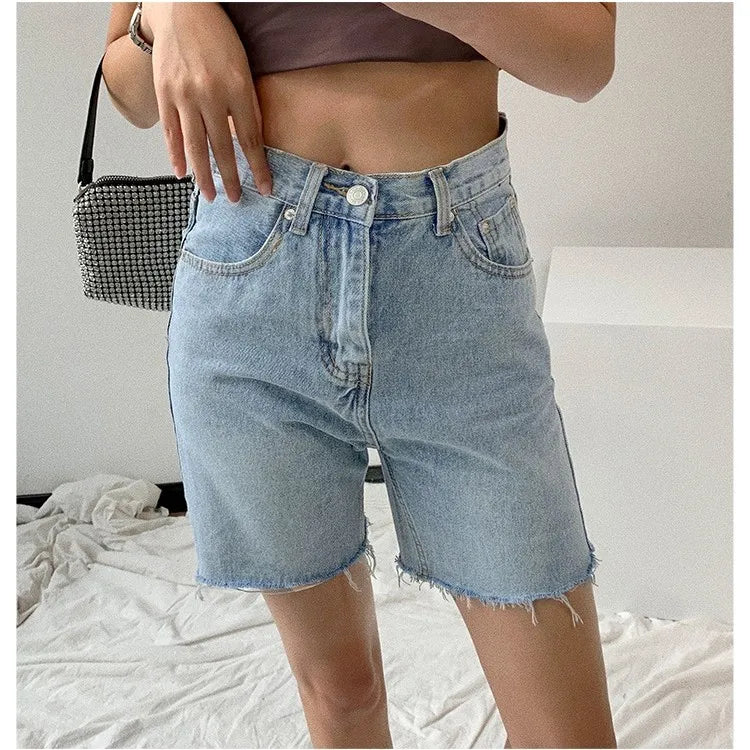 Damen-Jeans shorts im Bermuda-Stil mit Raw-Hem