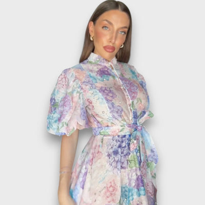 Celindra – Maxi-Kleid mit floraler Struktur und Bindegürtel