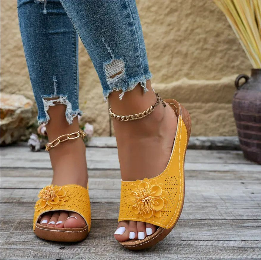 Zaria | Orthopädische Sandalen mit Blumenmotiv