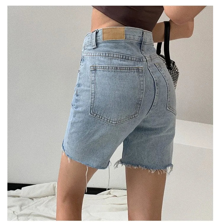 Damen-Jeans shorts im Bermuda-Stil mit Raw-Hem