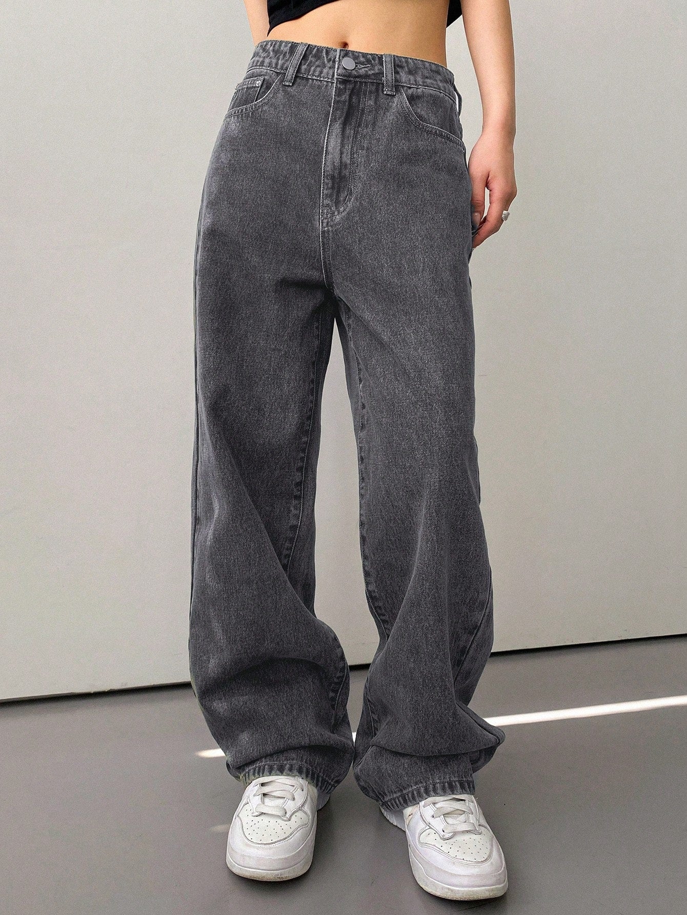 Lyros - Baggy Cool in Hellgrau – Deine Everyday-Denim mit Statement