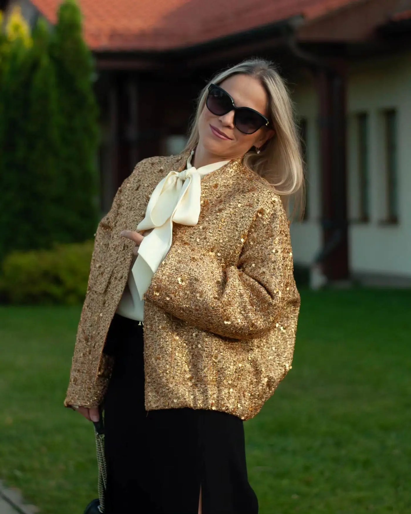 Ananya - Pailletten-Bomberjacke in Gold